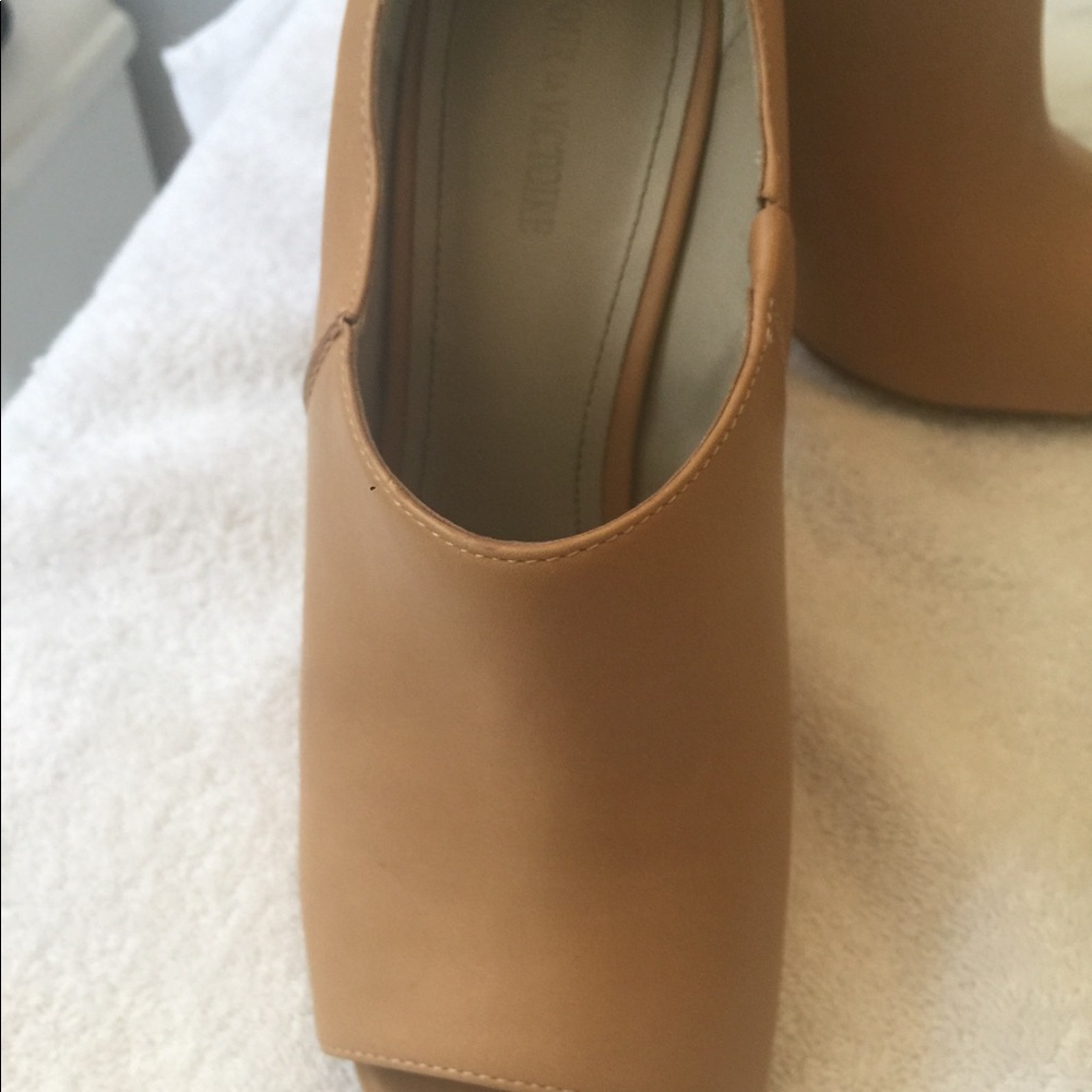 Open toe Spring Shoes - Picture 2 of 4